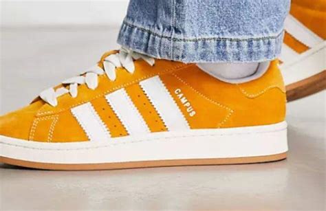 Sneakers Adidas, tendenza Primavera è ai piedi di .